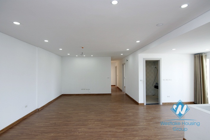 A brand new 4 bedroom apartment for rent in Ngoai Giao Doan, Tay Ho